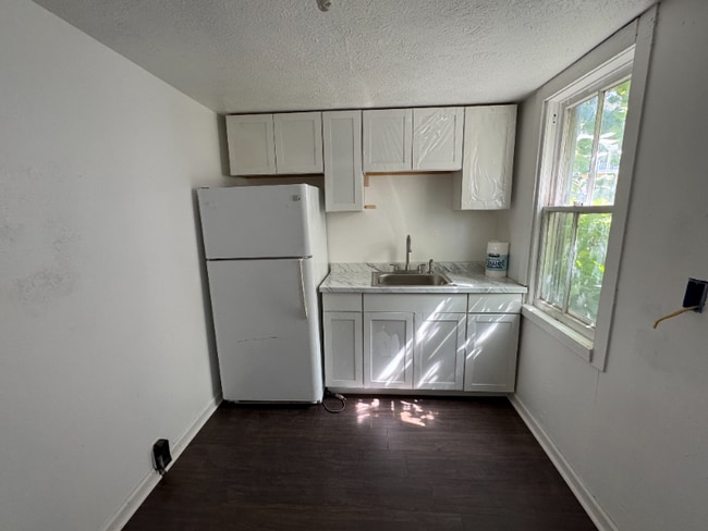 Building Photo - 75 W Main St