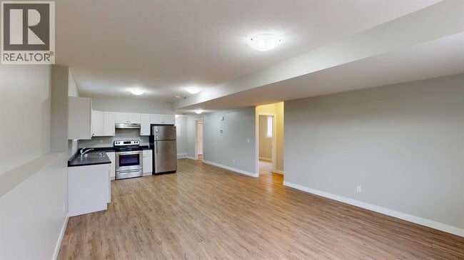 Building Photo - 9613 113 Ave