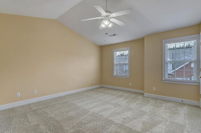 Foto del edificio - Beautiful 2 BED/ 2.5 BATH Townhome at Pied...
