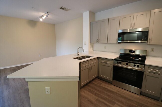 Foto del edificio - 560 Florida Club Blvd