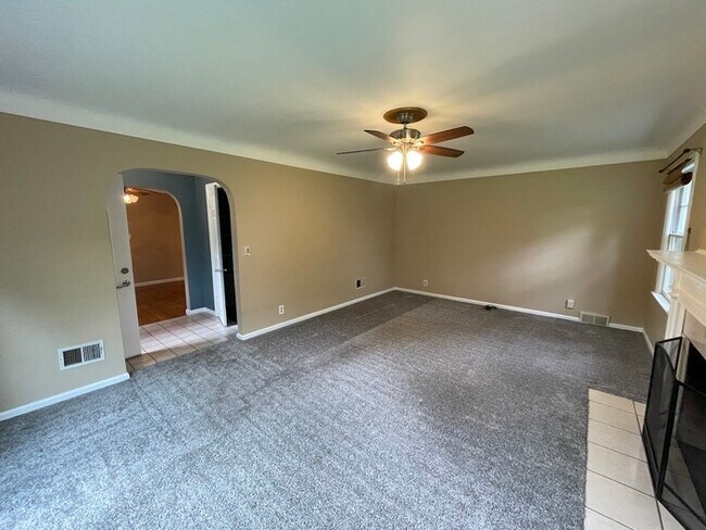 Building Photo - Awesome Sprawling Ranch  Home on the NW Side