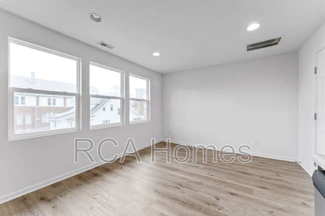 Building Photo - 1306 Woodlawn Ave