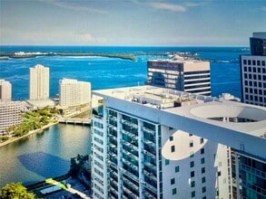 Building Photo - 500 Brickell Ave Building Photo - 500 Brickell Ave