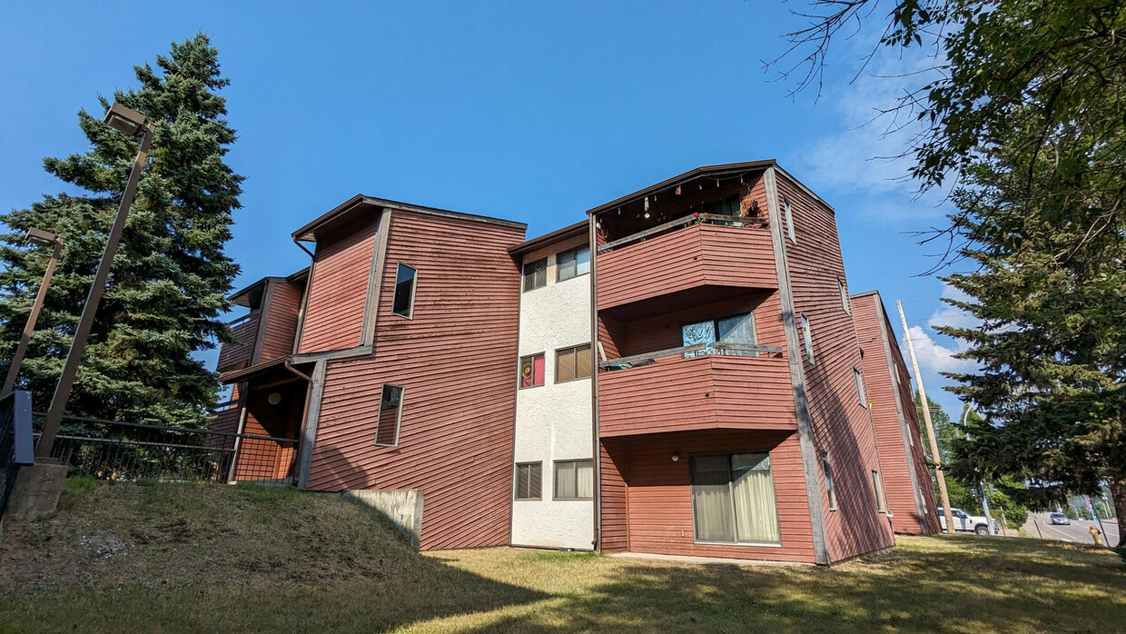 Building Photo - West Pine Apartments