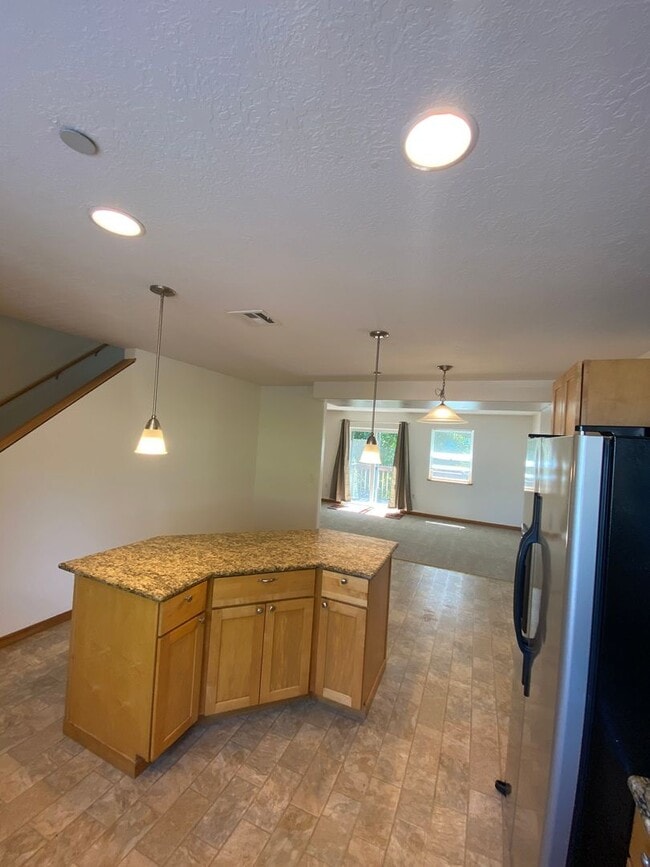 Building Photo - 3 Bedroom | 2 1/2 Bath Townhouse in The Dalles, OR.