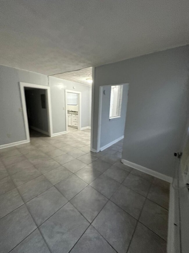 Building Photo - 1923-1925 Ella St