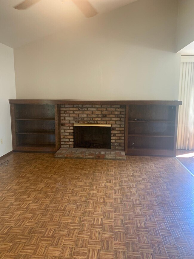 Building Photo - 3200 Niagara Way
