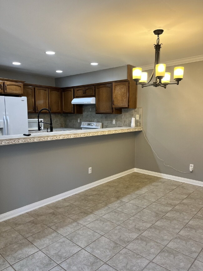 Foto del edificio - "Charming 3-Bed Oasis with 2 Baths in Moor...