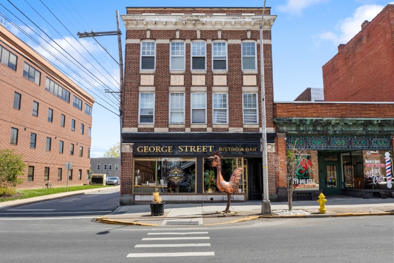 Primary Photo - 125 N George St