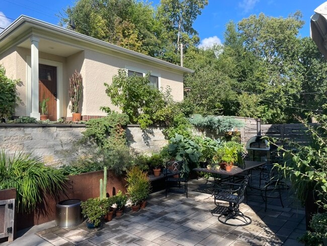 Private access to back patio and yard - 3452 Girard Ave S