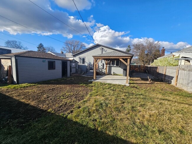 Building Photo - 424 E Princeton Ave