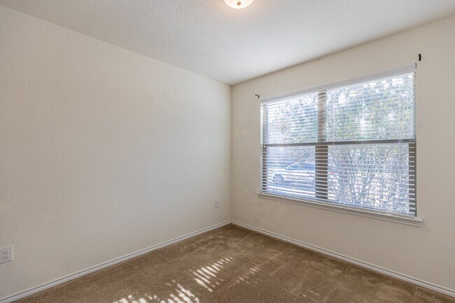Building Photo - 15311 Delta Pt