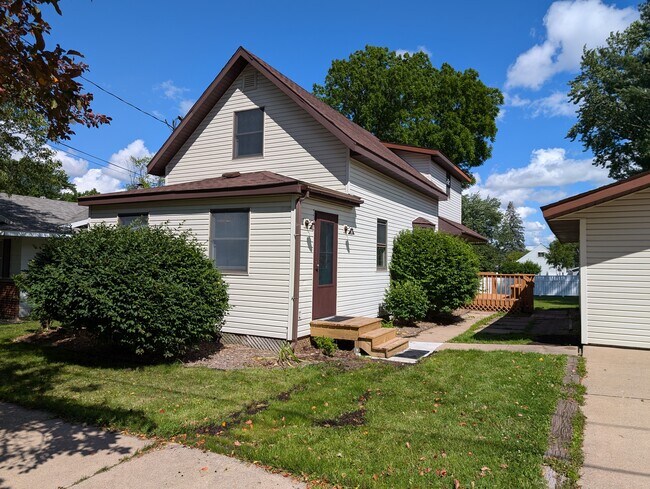 Building Photo - 507 N Walnut Ave