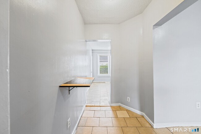 Foto del edificio - 705 Dixwell Ave