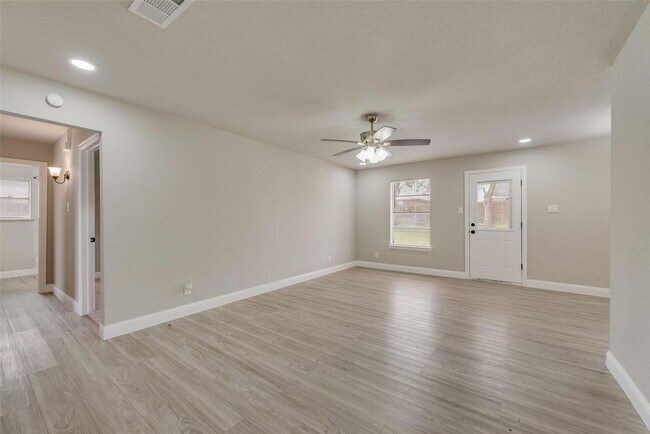 Foto del edificio - 4809 Jordan Park Dr