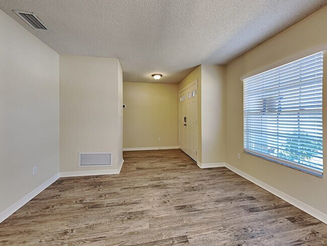 Building Photo - 177 Sandalwood Way