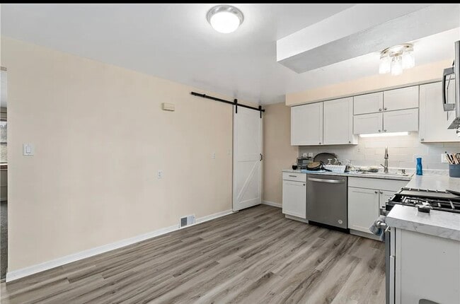Kitchen - 932 Lebanon Ave