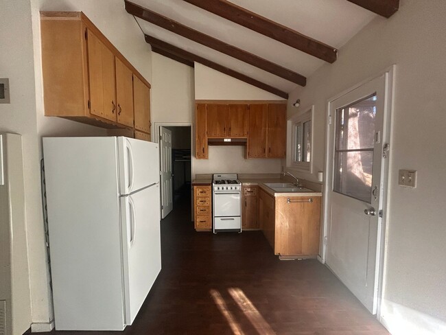 Building Photo - Cozy 2 Bedroom 1 Bathroom Home In Crestline!