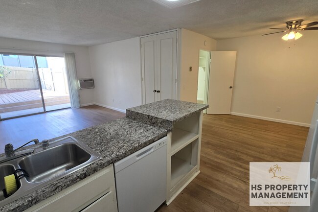 Foto del edificio - 8026 Linda Vista Rd