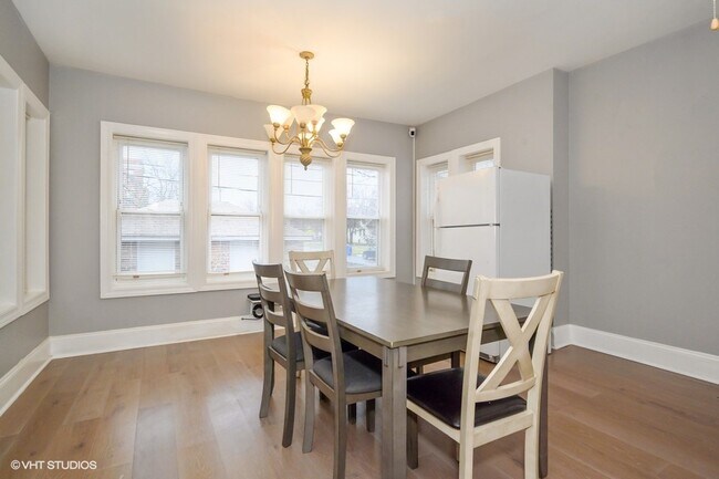 Building Photo - 1 E 114th St