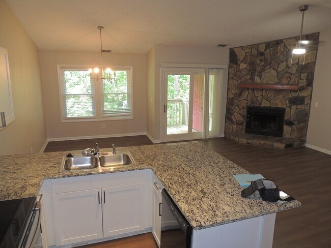 Building Photo - 1006 Wood Creek Dr