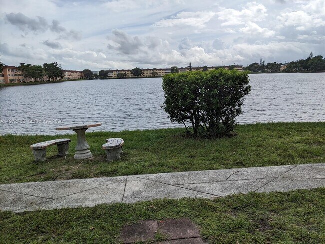 Foto del edificio - 300 NE 191st St