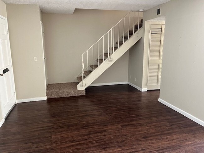 Foto del edificio - 3 bedroom 1.5 bathroom condo in Davis