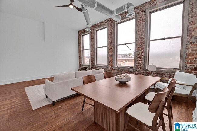 Building Photo - 2119 1st Ave N