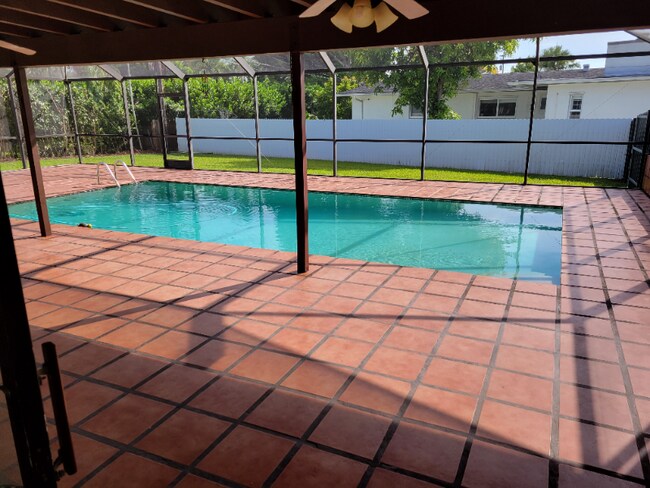 Foto del edificio - 10605 SW 112th St