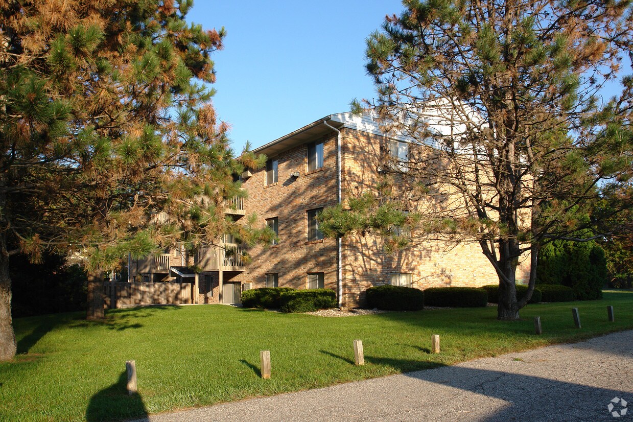 Building Photo - Cheif Okemos Circle Apartments