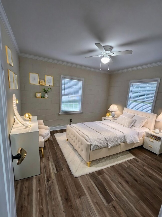 Building Photo - 200 Walnut St W