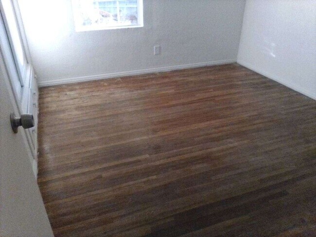 Foto del edificio - FOR LEASE | 2 Bd 1 Ba Home | Taft