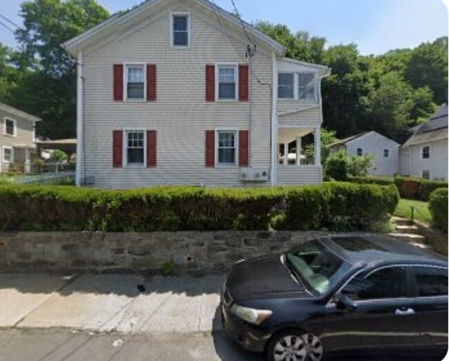 Building Photo - 165 Derby Ave