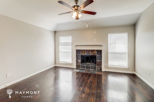 Foto del edificio - 911 Walters Dr