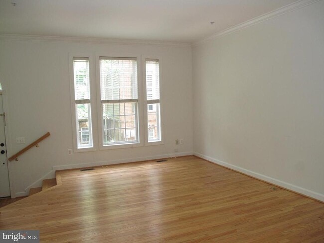 Building Photo - 8176 Skelton Cir