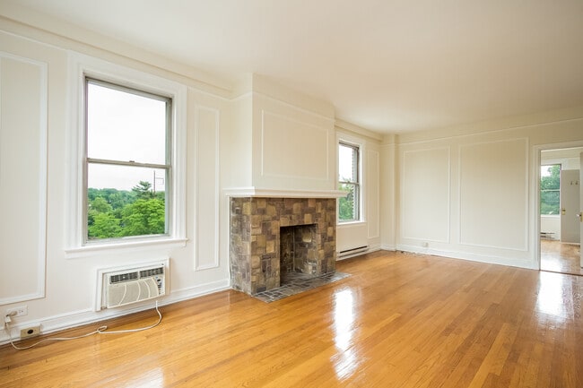 Living room - 400 W Hortter St Apartment