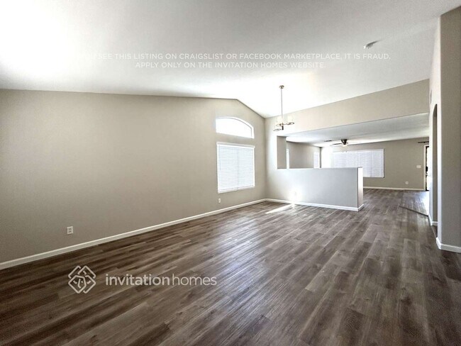 Foto del edificio - 10378 W Piccadilly Rd