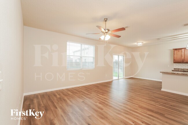 Foto del edificio - 3526 Summit Oaks Dr