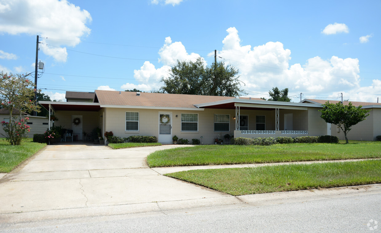 Building Photo - Cloverdale Apartments