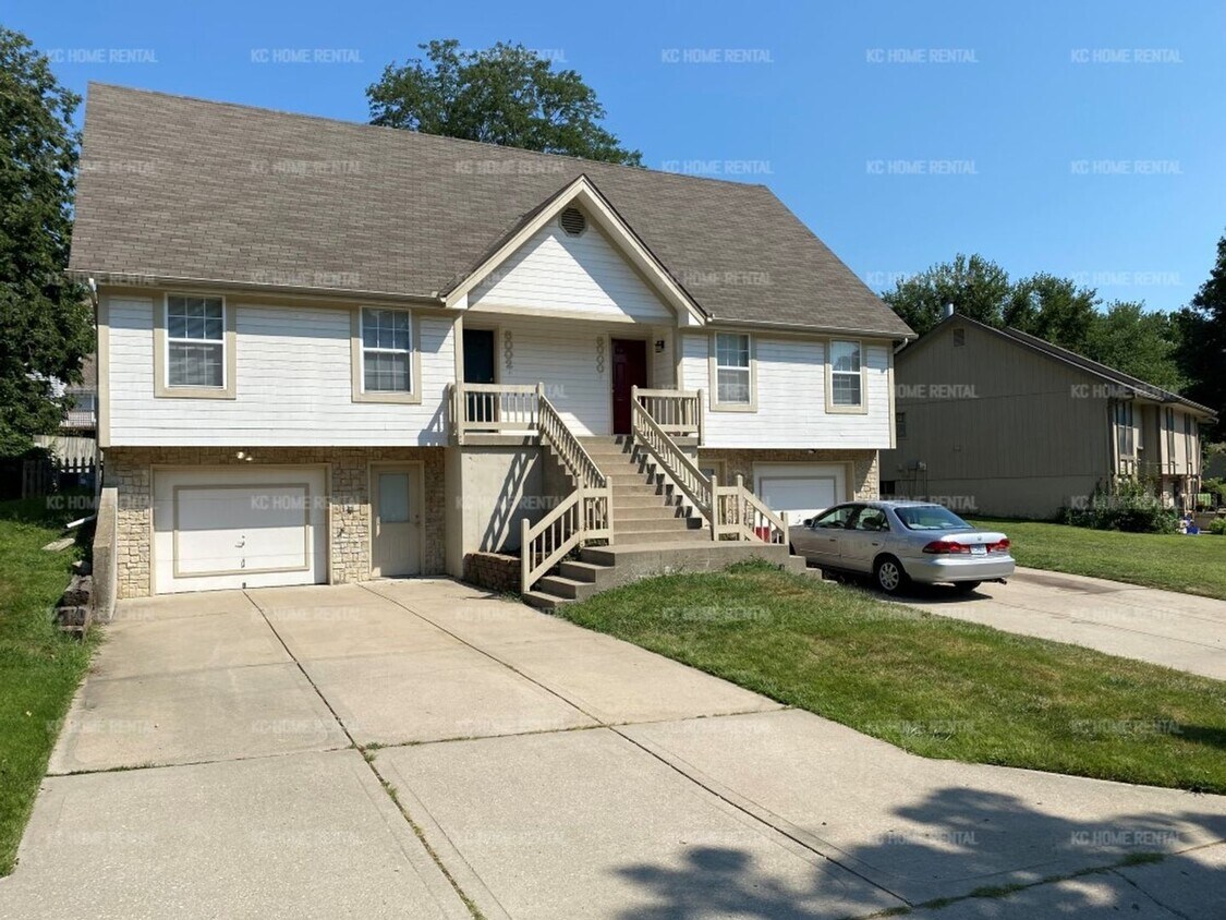 Primary Photo - Bright 3 bed 2 bath home in KCMO!