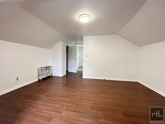 Building Photo - Large 2BR in East Bronx!