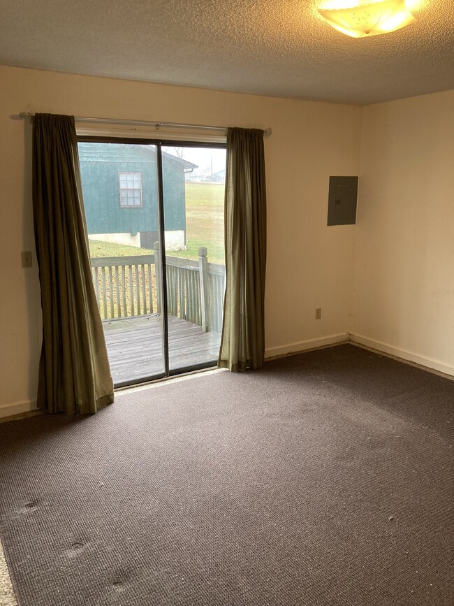 Building Photo - 211 Butterfly Dr