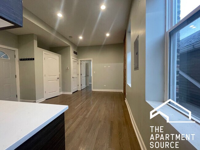 Building Photo - 1733 W 19th St