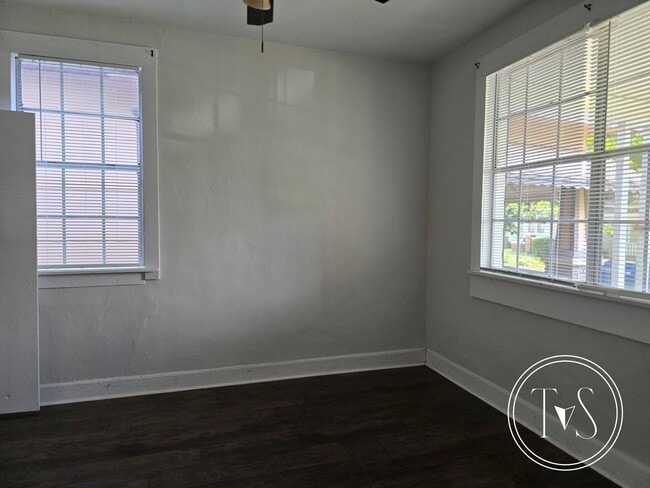 Building Photo - RATE DROP ALERT! (was $1945/month)