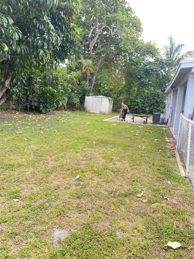 Foto del edificio - 740 NE 179th Ter