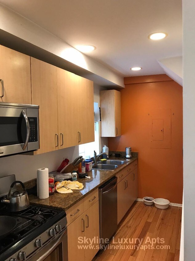 Foto principal - 2215 N Bissell St