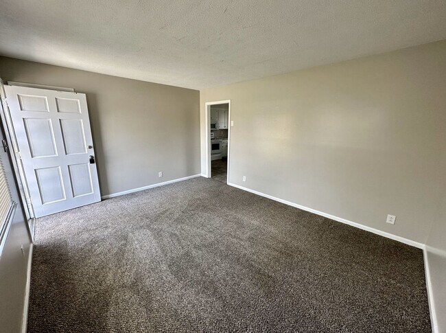Foto del edificio - 3 Bedroom Home For Rent Over The River!