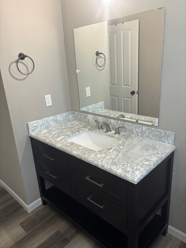 Foto del edificio - 1611 Briarwood Dr