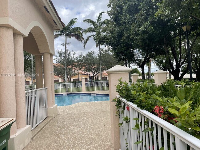 Foto del edificio - 8835 S Isles Cir