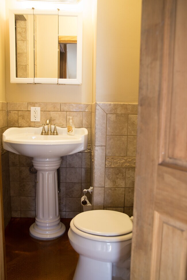 Foto del edificio - 608 8th St SE